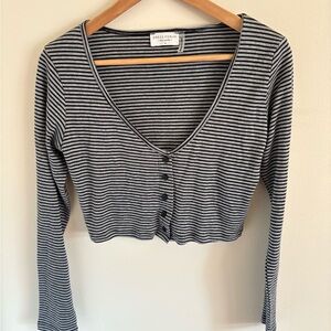 Dress Forum Gray Button Down Long Sleeve Top